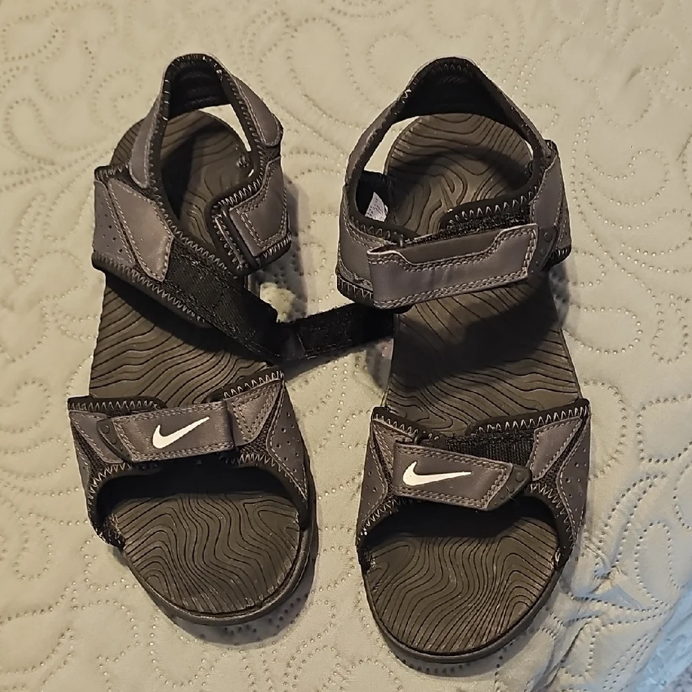 Nike Black and Gray Strapped Sandals